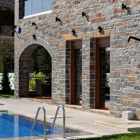 Turtulli Castle , A Sea Escape